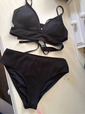Cupshe Black Textured Wrap Bikini Set